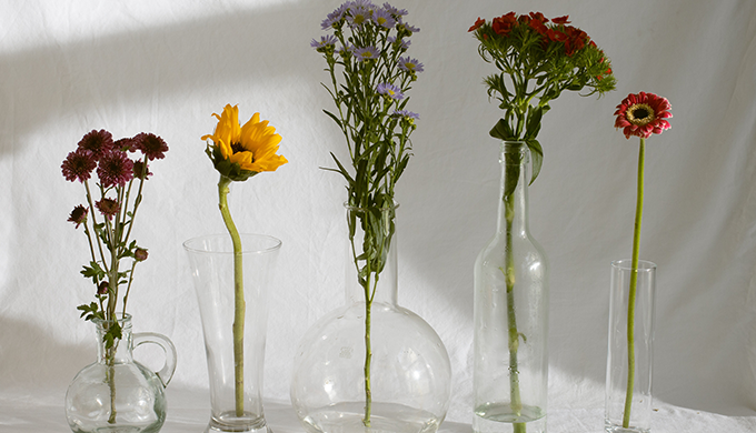 様々な形の花瓶（花器）